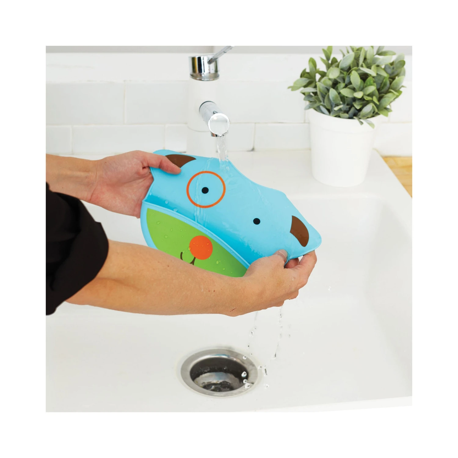 Skip Hop Zoo Fold & Go Silicone Bib - Dog 4 Skip Hop Zoo Fold & Go Silicone Bib - Dog - Image 4