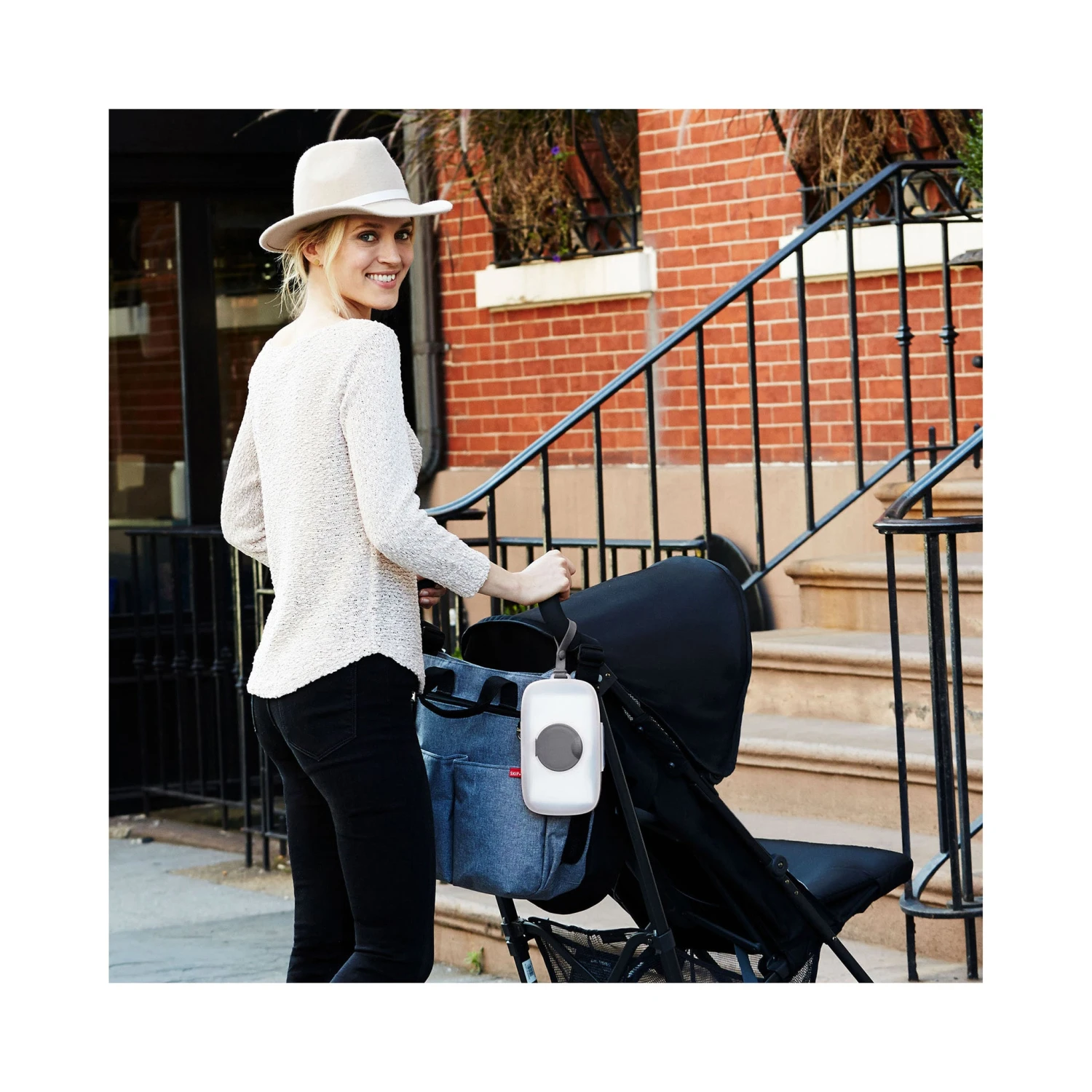 Skip Hop Grab & Go Snug Seal Wipes Case-Grey 3 Skip Hop Grab & Go Snug Seal Wipes Case-Grey - Image 3