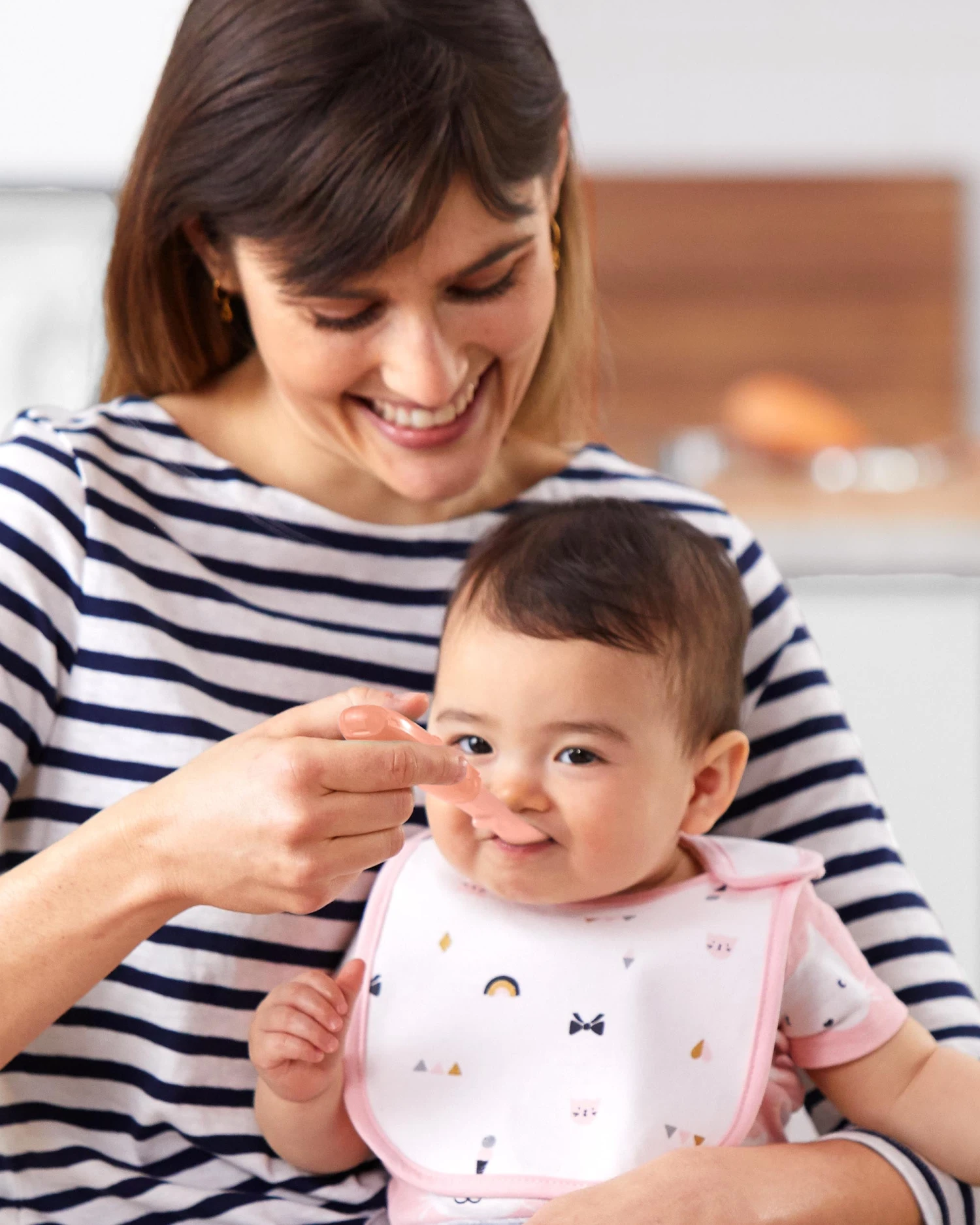 Skip Hop Easy-Fold Travel Spoons- Grey/Coral 3 Skip Hop Easy-Fold Travel Spoons- Grey/Coral - Image 3