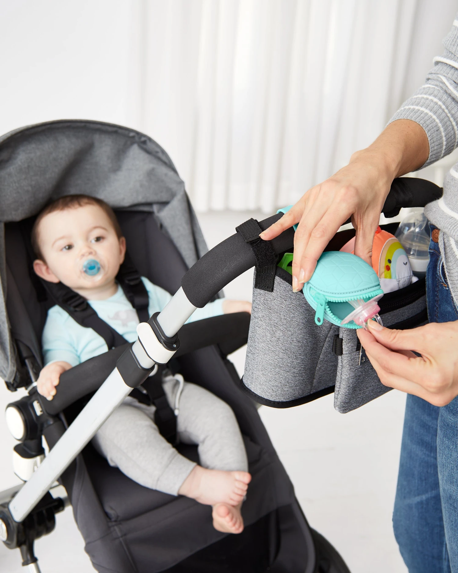 Skip Hop Grab & Go Silicone Pacifier Holder - Teal 3 Skip Hop Grab & Go Silicone Pacifier Holder - Teal - Image 3