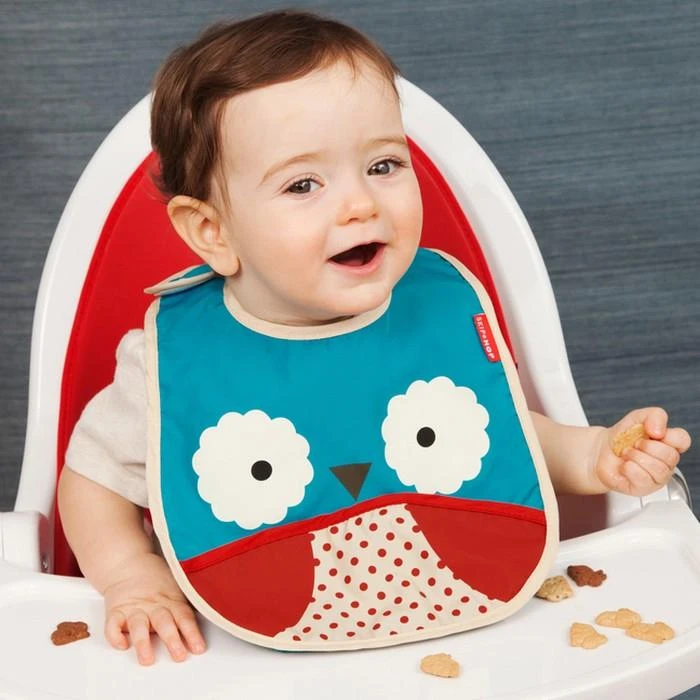 Skip Hop Zoo Tuck-Away Bib - Owl 3 Skip Hop Zoo Tuck-Away Bib - Owl - Image 3
